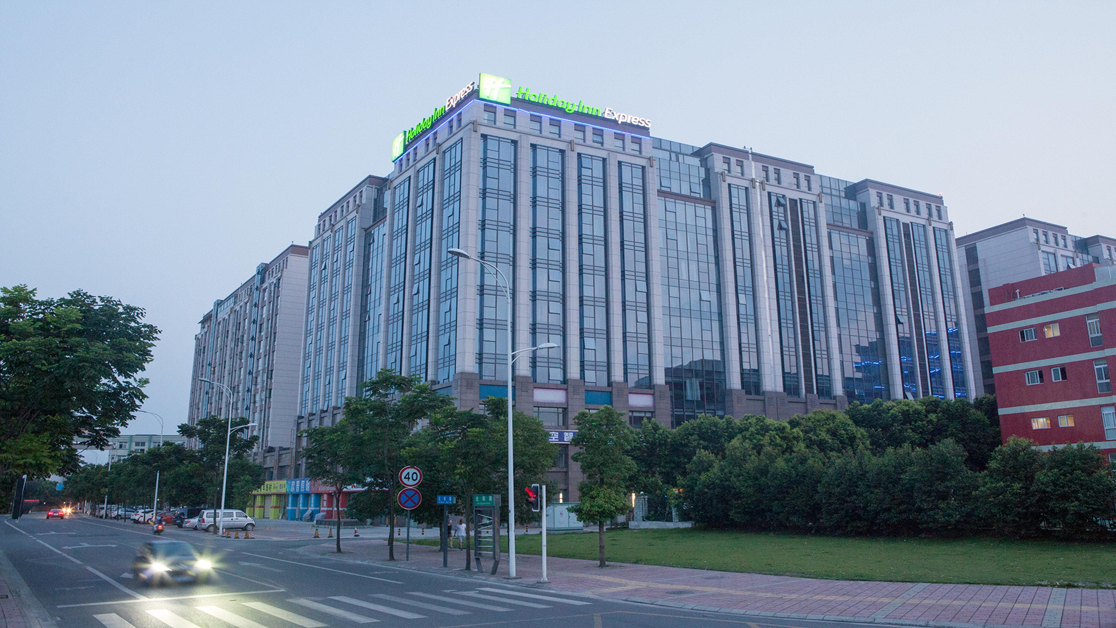 Holiday Inn Express Chengdu Airport Zone Экстерьер фото